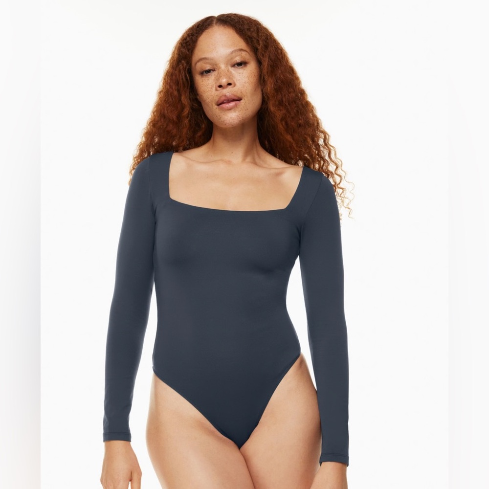 NWT Babaton by Aritzia Long Sleeve Stripe Bodysuit - Size Small